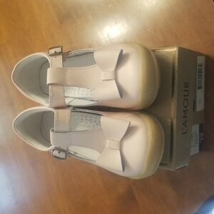 L'amour girls dress shoes, perfect condition
